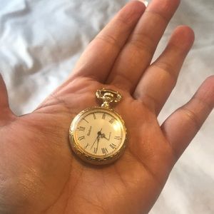 Armiltron quartz watch gold